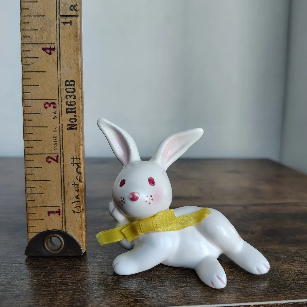 Takahashi Japan Bunny Rabbit Sitting Relaxing Bow Porcelain Pink Cheeks Freckles